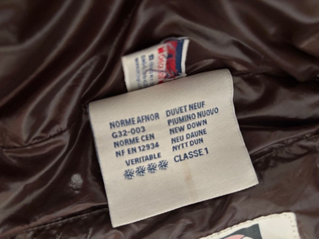 MONCLER 黒 ダウンベスト