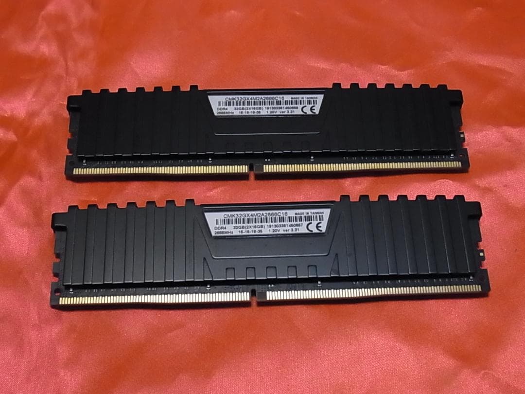メモリー CORSAIR VENGEANCE LPX DDR4 32GB (2x16GB)