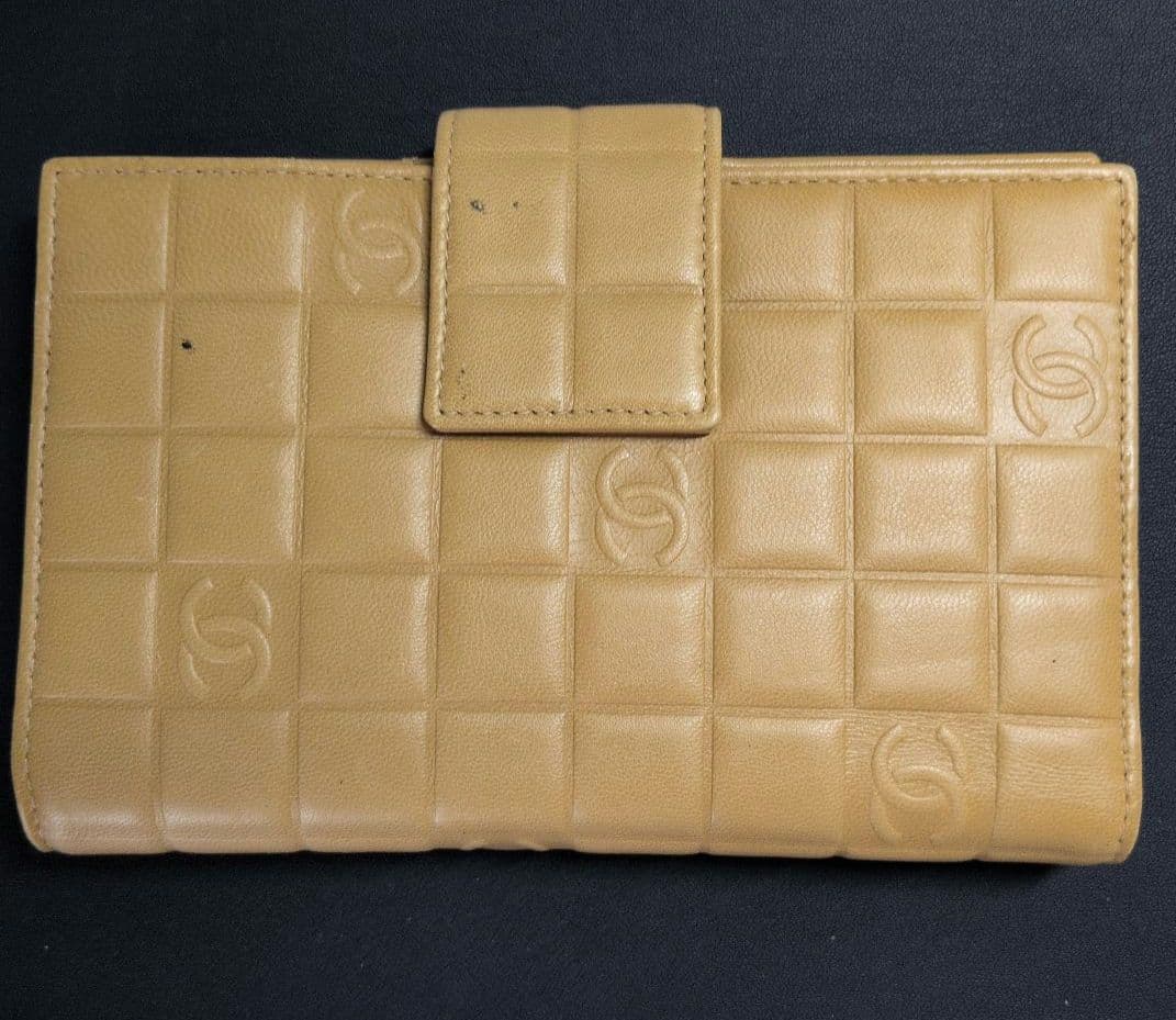 CHANEL 二つ折り財布 ベージュ キルティング