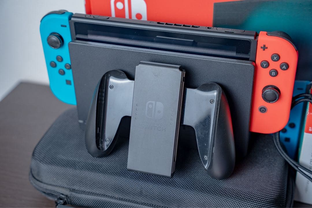 Nintendo Switch 本体 + その他ソフト等周辺機器【完備品・美品】
