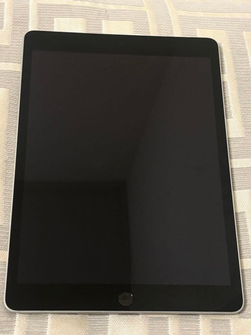 iPad シルバー　タブレット　本体
