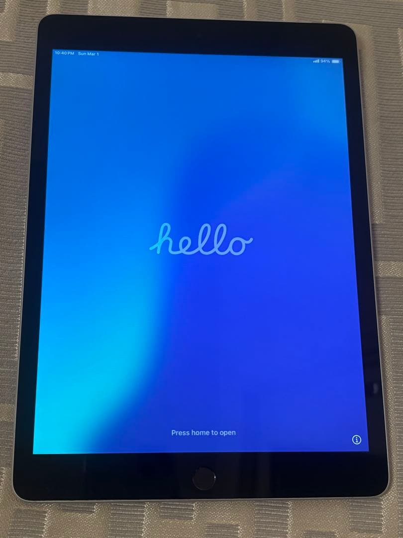 iPad シルバー　タブレット　本体