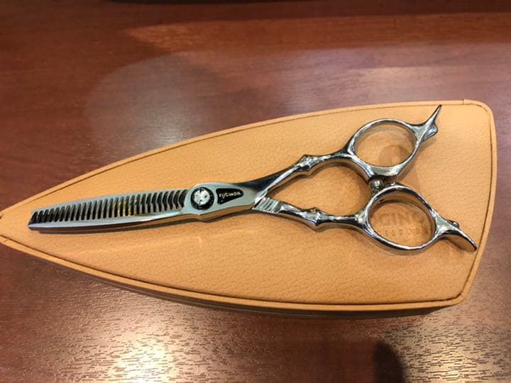 【ゆー様】トギノン　ネオクイーン R28 5.8インチ　20% セニング 美容師