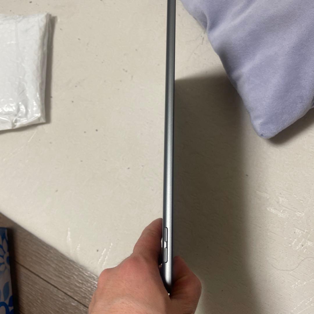 レ*ジ様 Apple iPad (第7世代) 32GB 本体 バッテリー97%