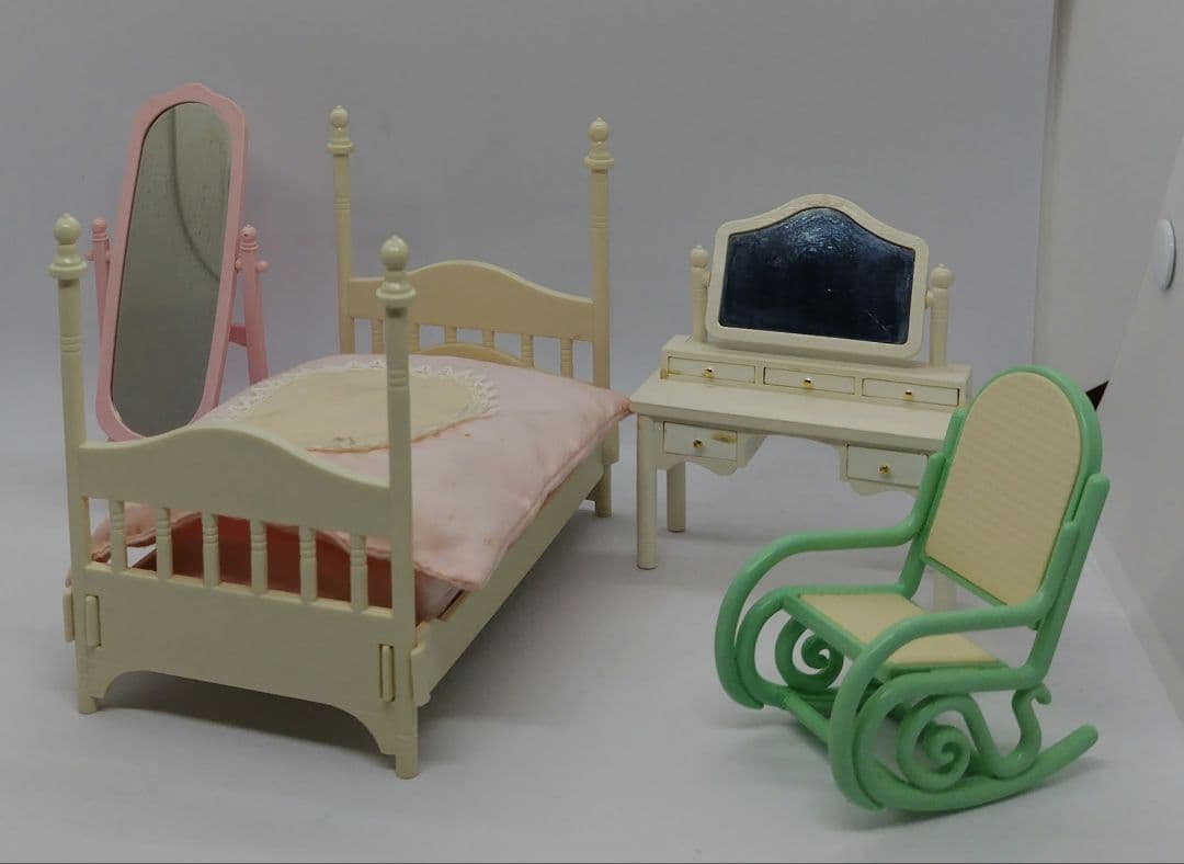 Tomy smaller s　ドールハウスミニチュア家具日本製