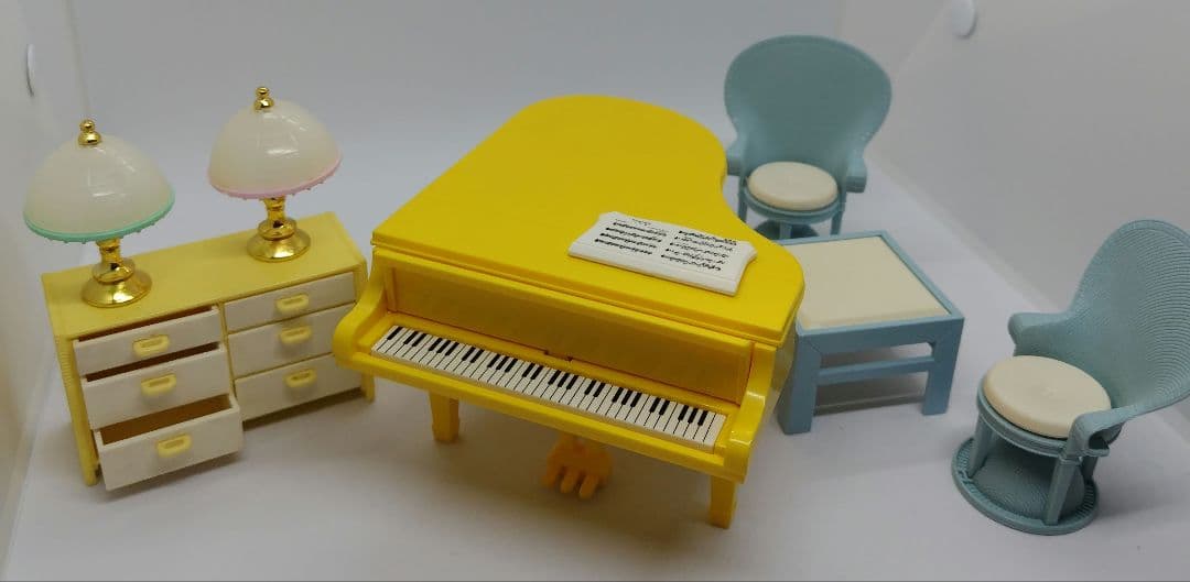 Tomy smaller s　ドールハウスミニチュア家具日本製
