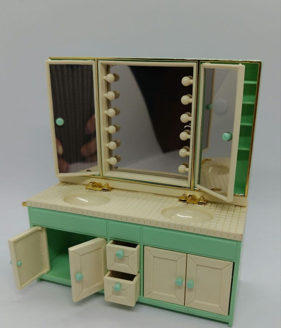 Tomy smaller s　ドールハウスミニチュア家具日本製