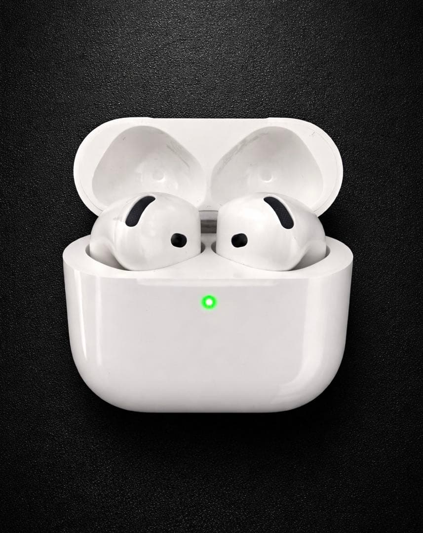 【美品】AirPods 4 ノイズキャンセル搭載　カバー付き