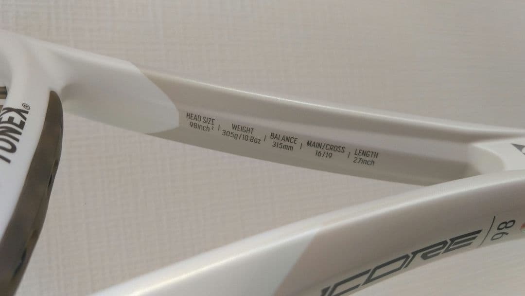 ヨネックス　Vコア98 サンドベージュ　グリップ3