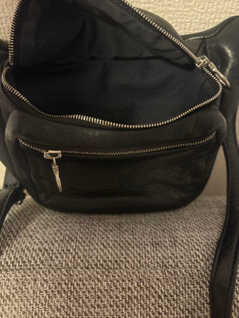 Aeta ボディバッグ