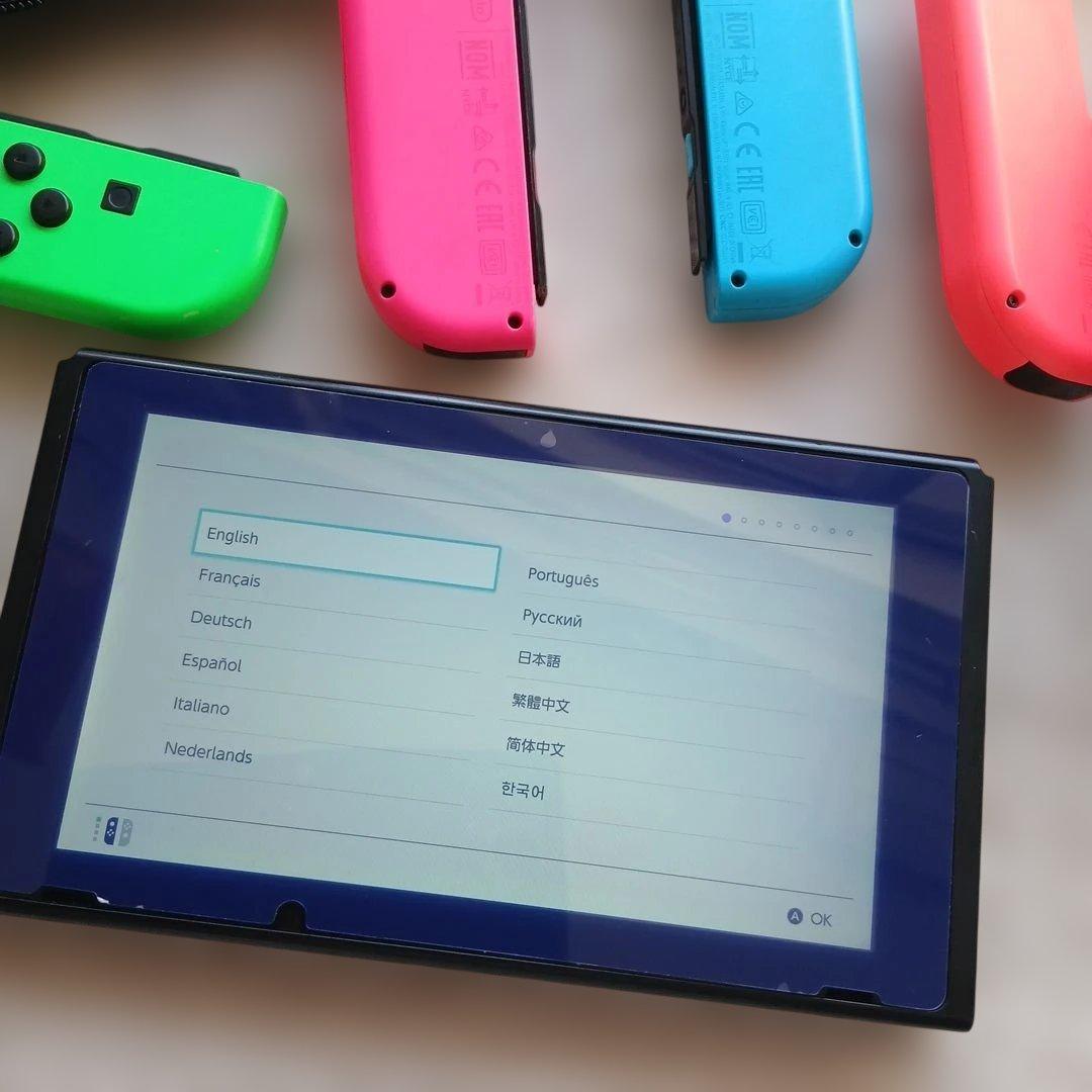 Nintendo Switch 本体 ケース・Joy-Con 付き