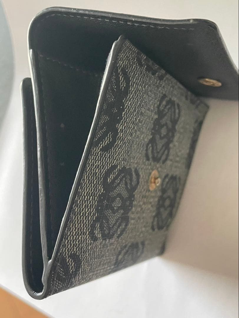 美品⭐︎ロエベ二つ折り財布