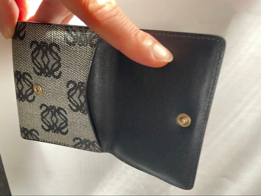 美品⭐︎ロエベ二つ折り財布