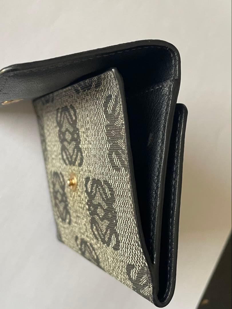 美品⭐︎ロエベ二つ折り財布