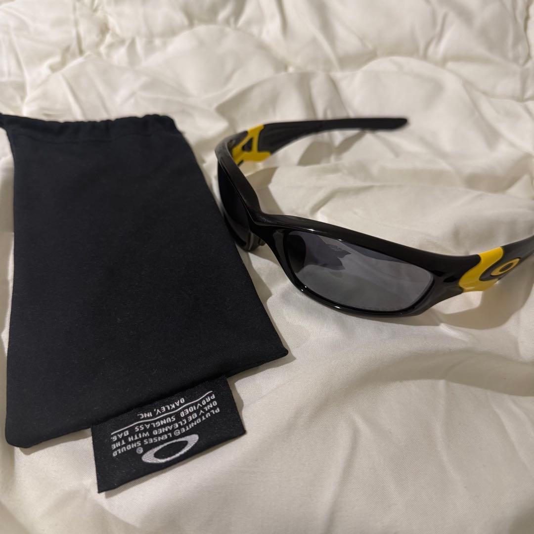 io 上杉柊平 着用 OAKLEY straight jacket USA製