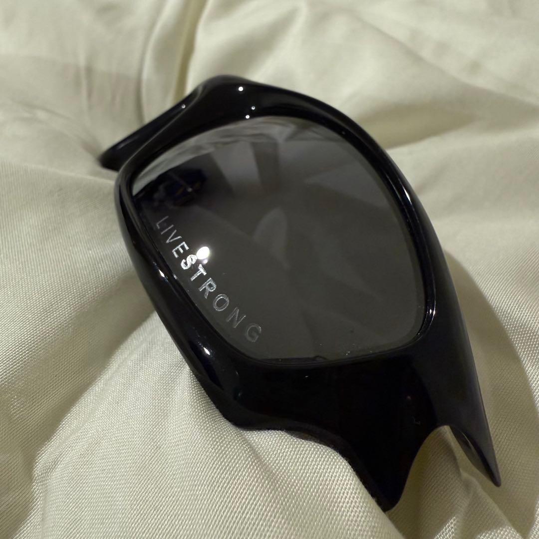 io 上杉柊平 着用 OAKLEY straight jacket USA製