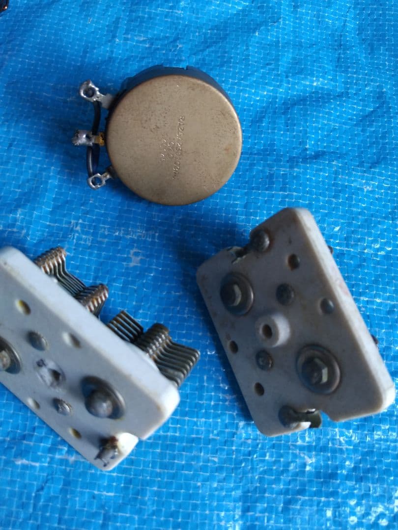 無線機ラジオ真空管アンプなどの部品ジャンク品の出品です。