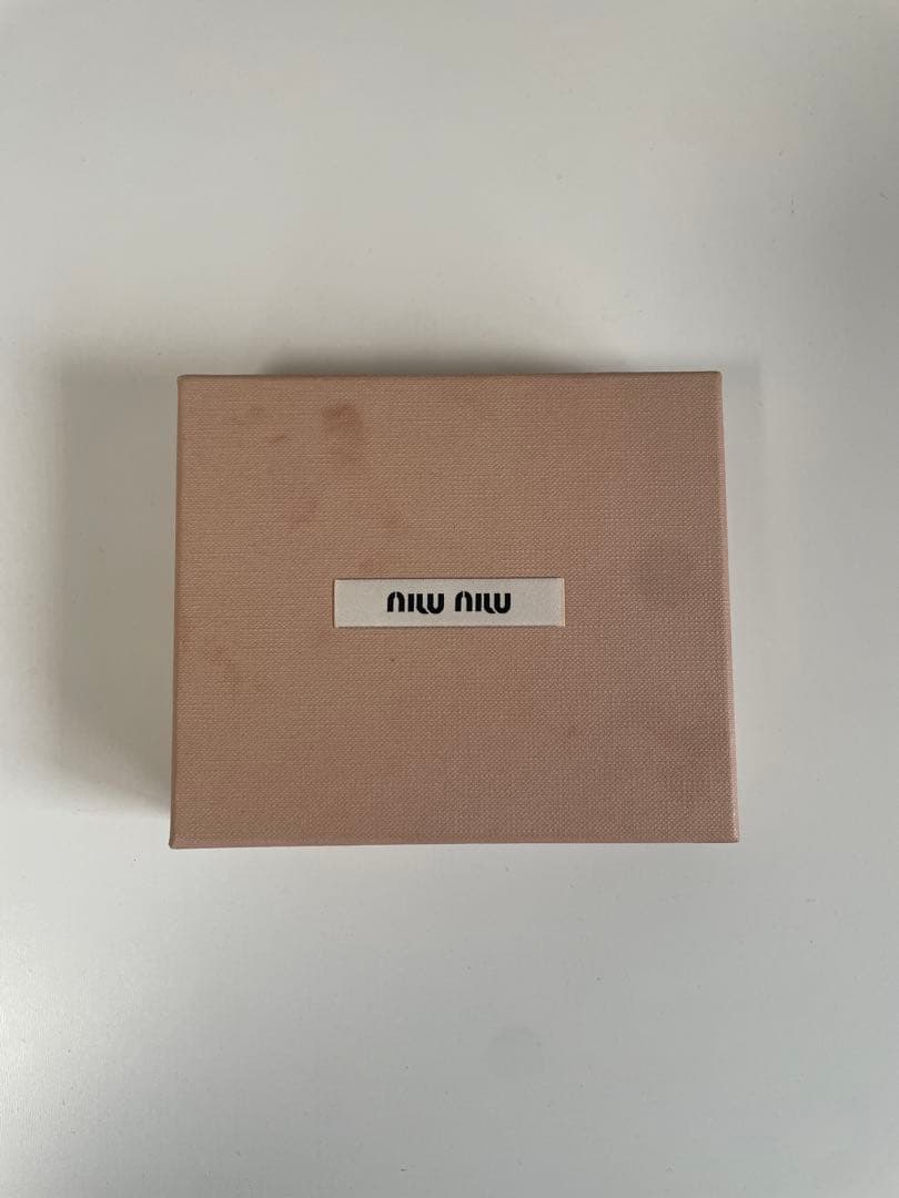 miumiu 二つ折り財布 黒 レザー 箱あり　正規品