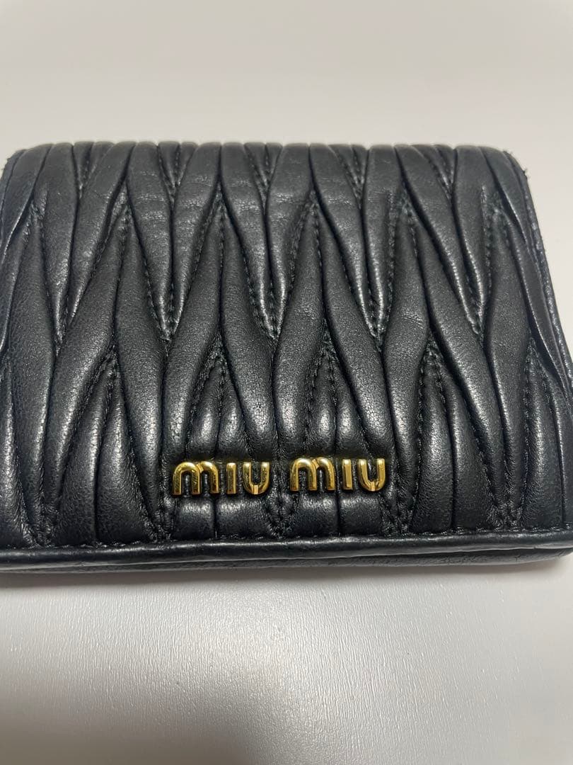 miumiu 二つ折り財布 黒 レザー 箱あり　正規品
