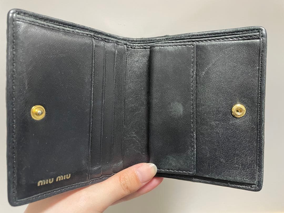 miumiu 二つ折り財布 黒 レザー 箱あり　正規品