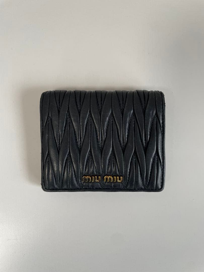 miumiu 二つ折り財布 黒 レザー 箱あり　正規品