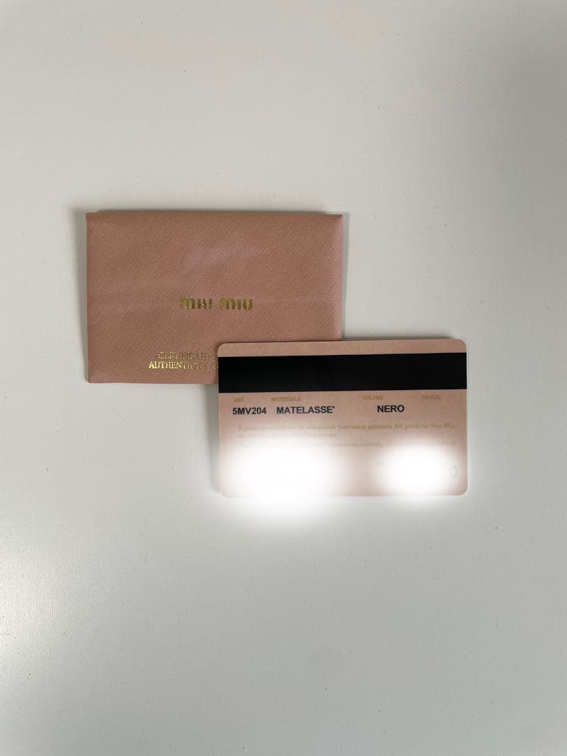 miumiu 二つ折り財布 黒 レザー 箱あり　正規品