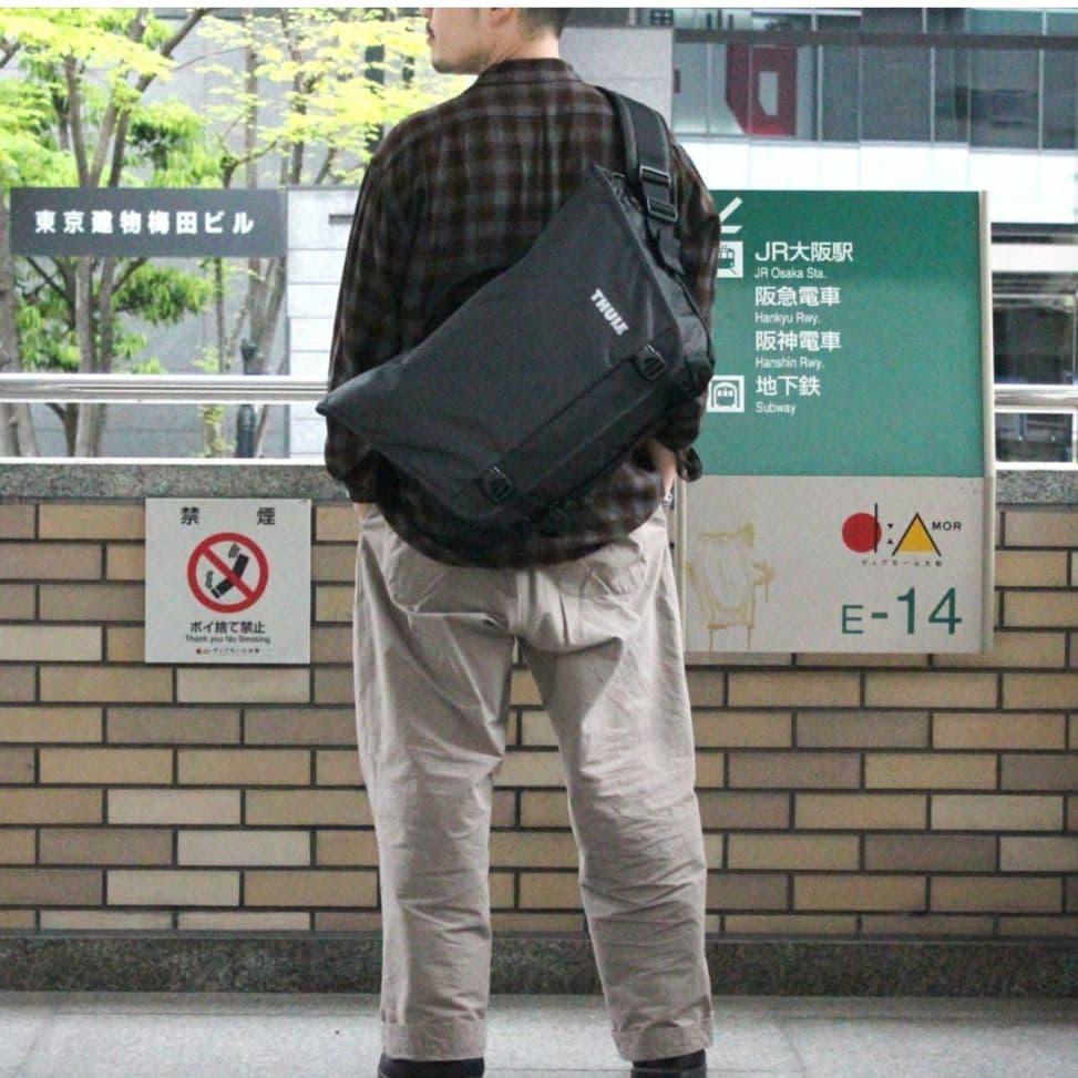 スーリー Thule Covert DSLR Messenger カメラバッグ