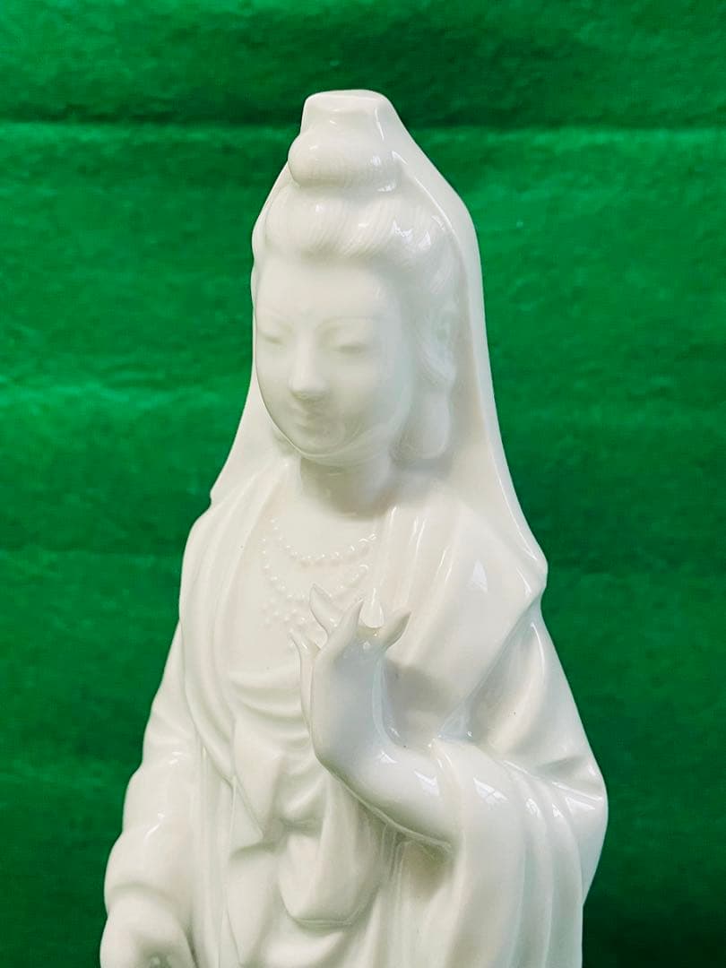 有田焼晏正窯白磁観音像 陶磁器製木箱付き