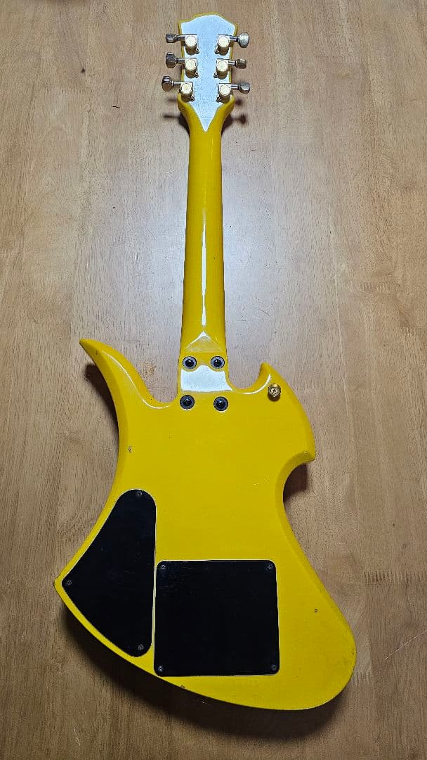 ハート柄イエローエレキギター