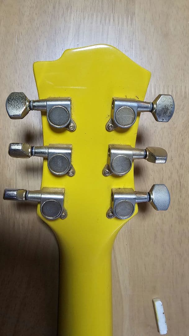 ハート柄イエローエレキギター