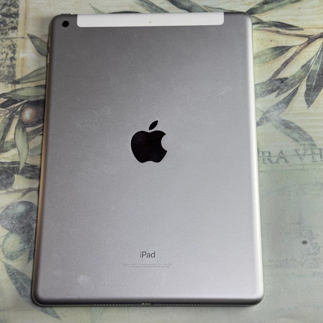 iPad 第6世代 Wi-Fi+SIMロック解除済み
