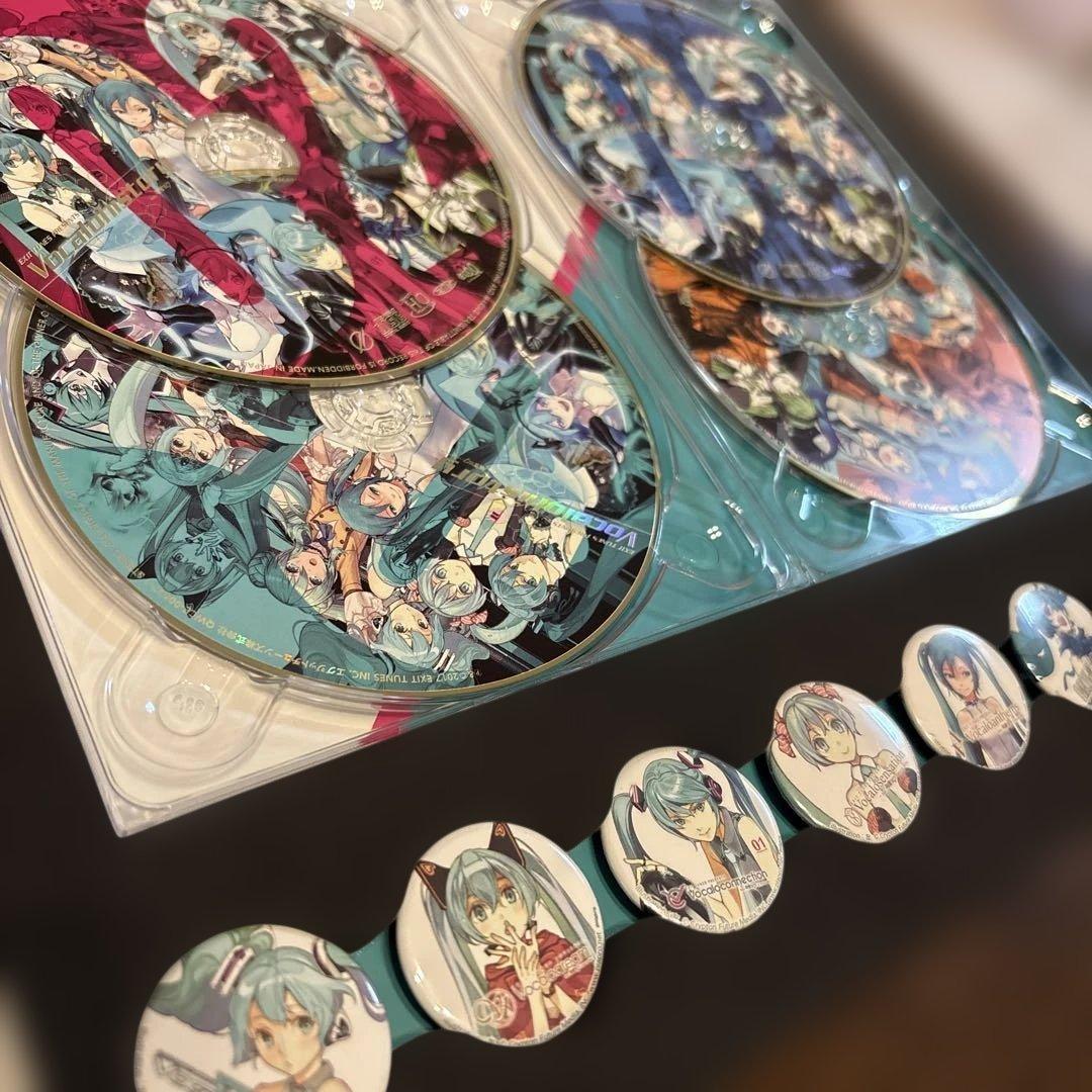 初音ミク Vocalohistory CD＋缶バッジセット　ボカロヒストリー