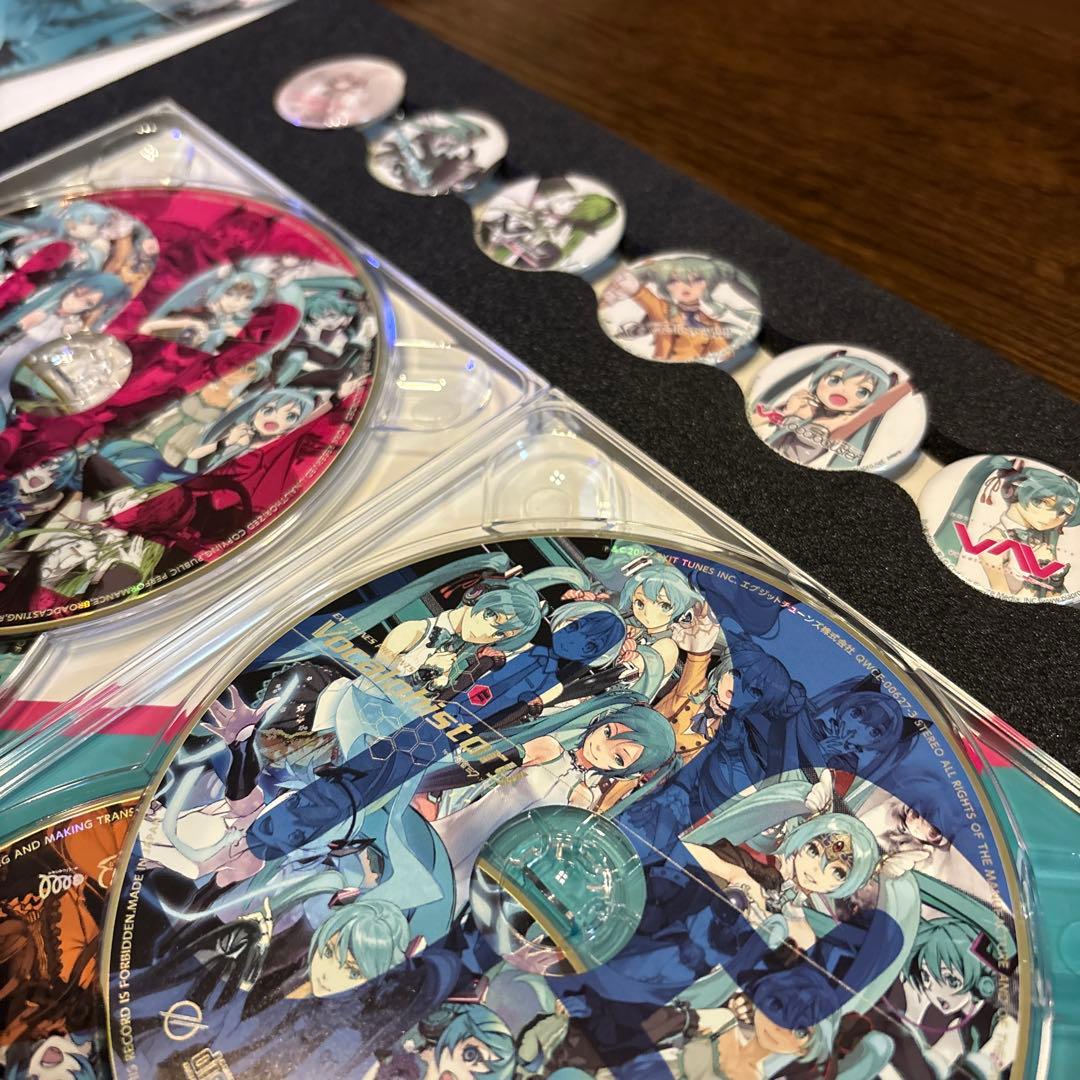 初音ミク Vocalohistory CD＋缶バッジセット　ボカロヒストリー