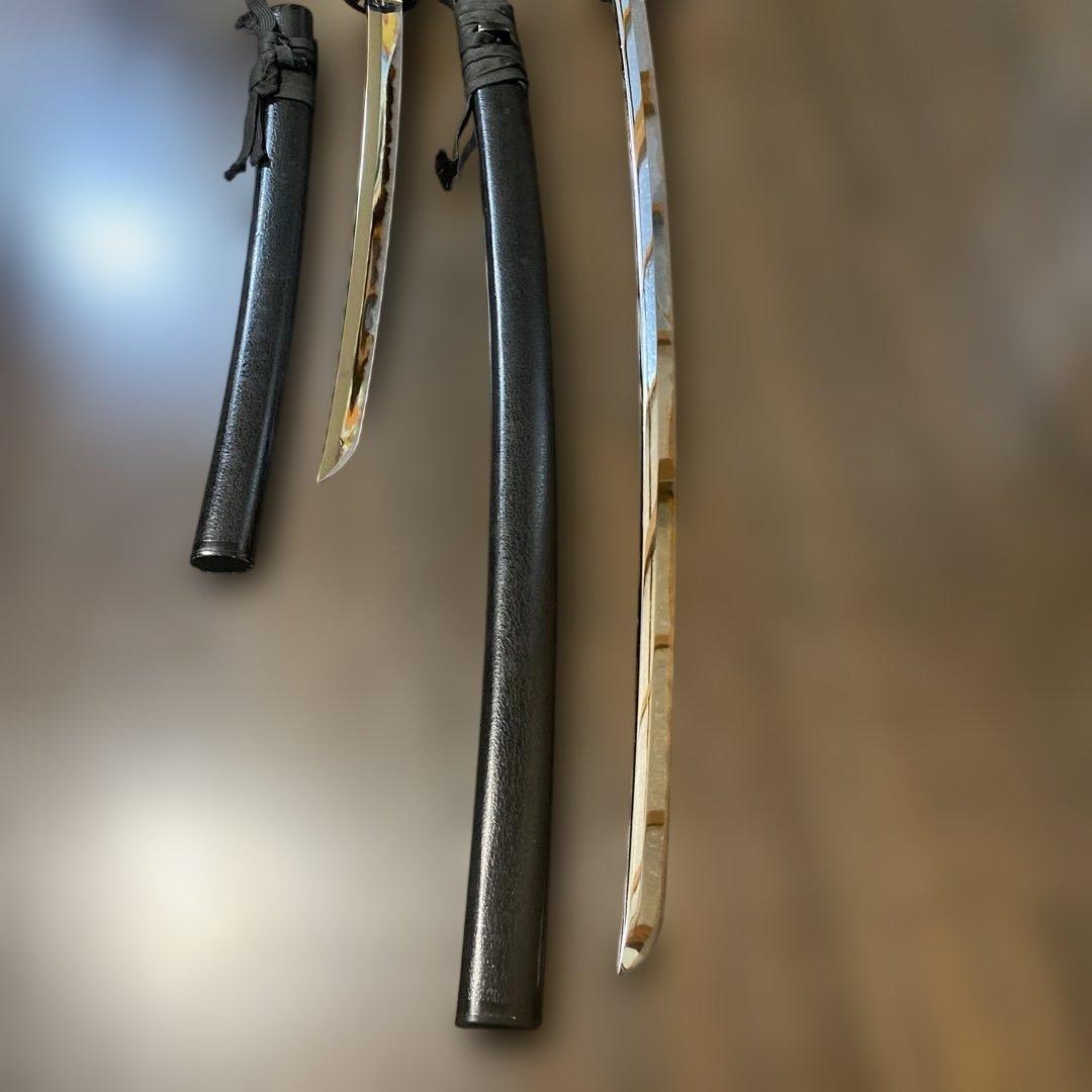 上級模造刀大小2本 黒柄 赤龍透し彫丸鍔 黒鰐目鞘