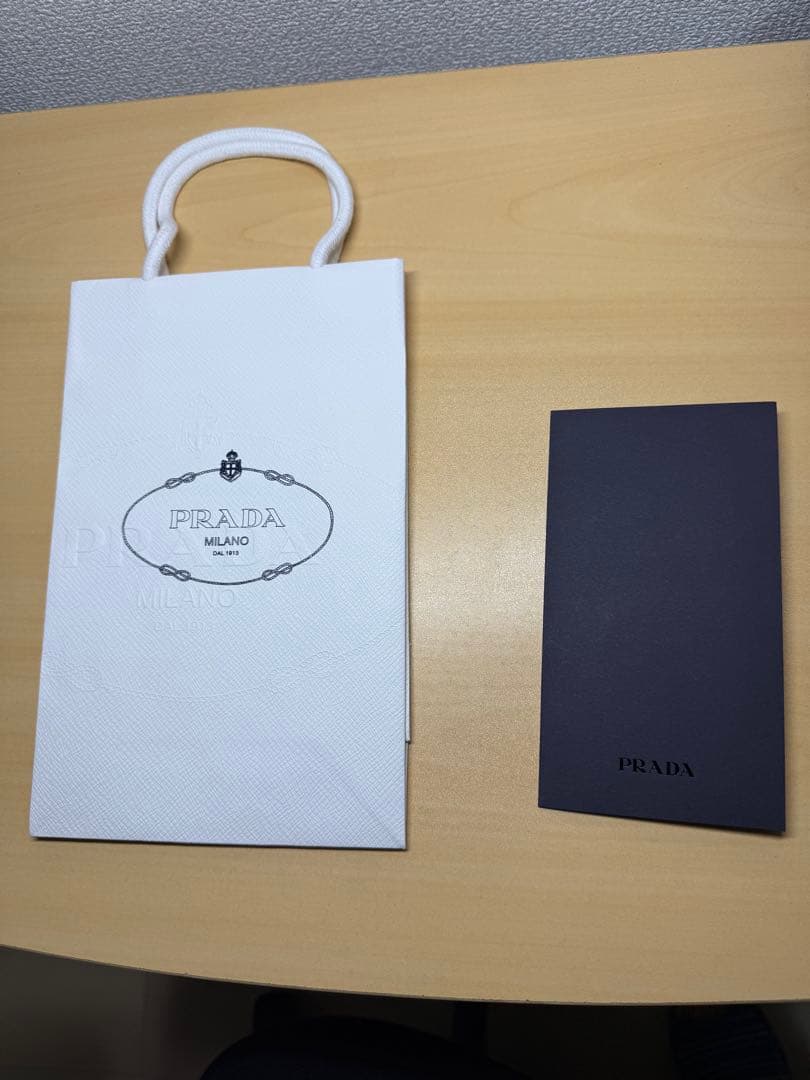 おはなまる　PRADA PR A19S 1AB5S0 サングラス
