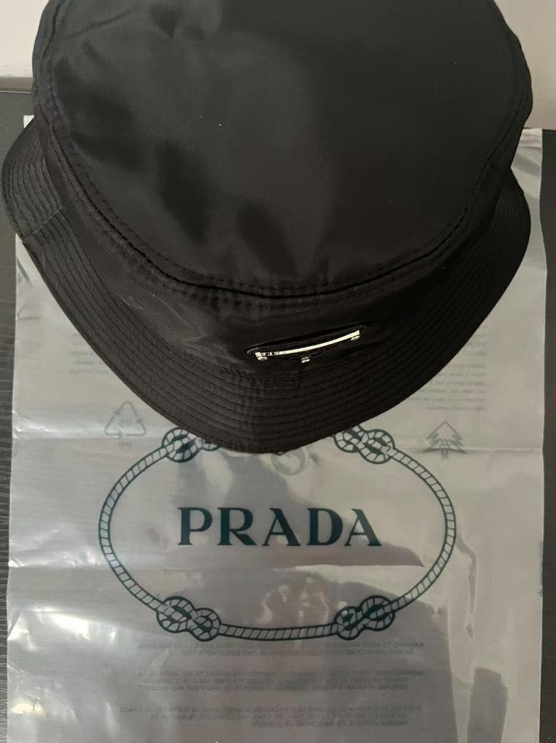 PRADA ブラック バケットハット