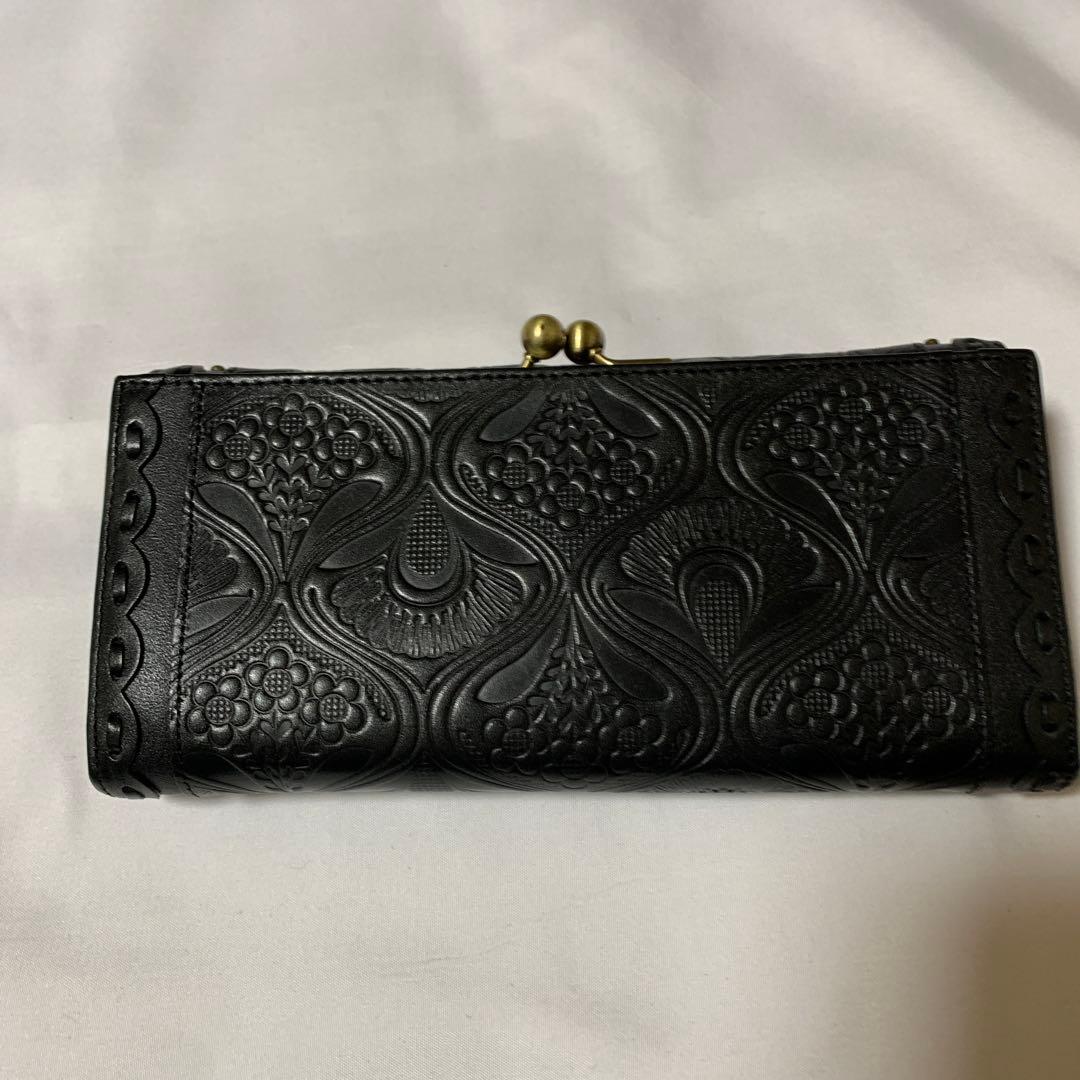 美品　希少　エンボス加工 黒 二つ折り財布 蝶の装飾