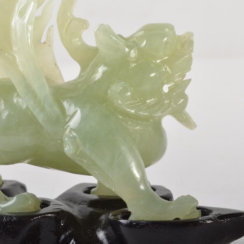 中国　玉石岫玉彫刻　神獣彫　置物　唐木台付　C　5189
