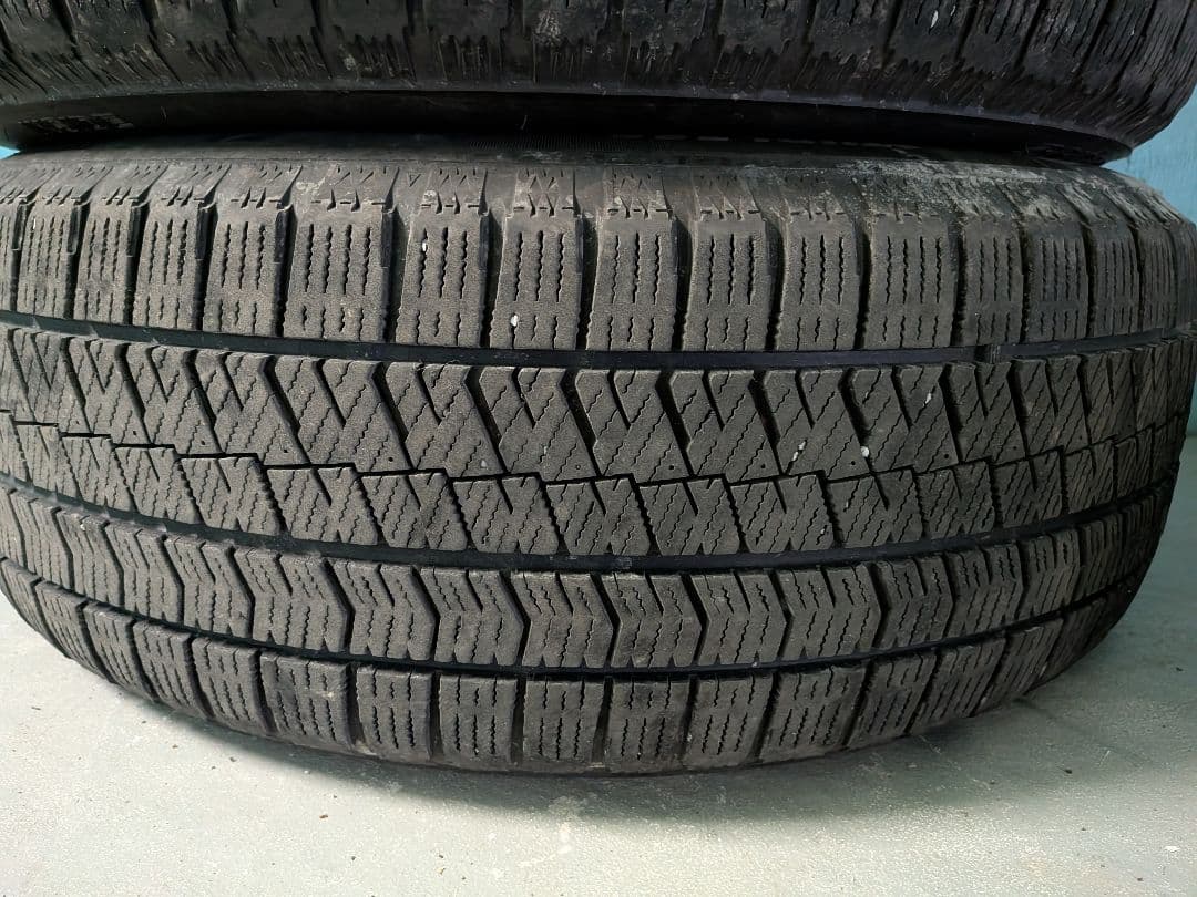 スタッドレスタイヤ 215/60R17 4本セット　VRX2 タイヤのみ