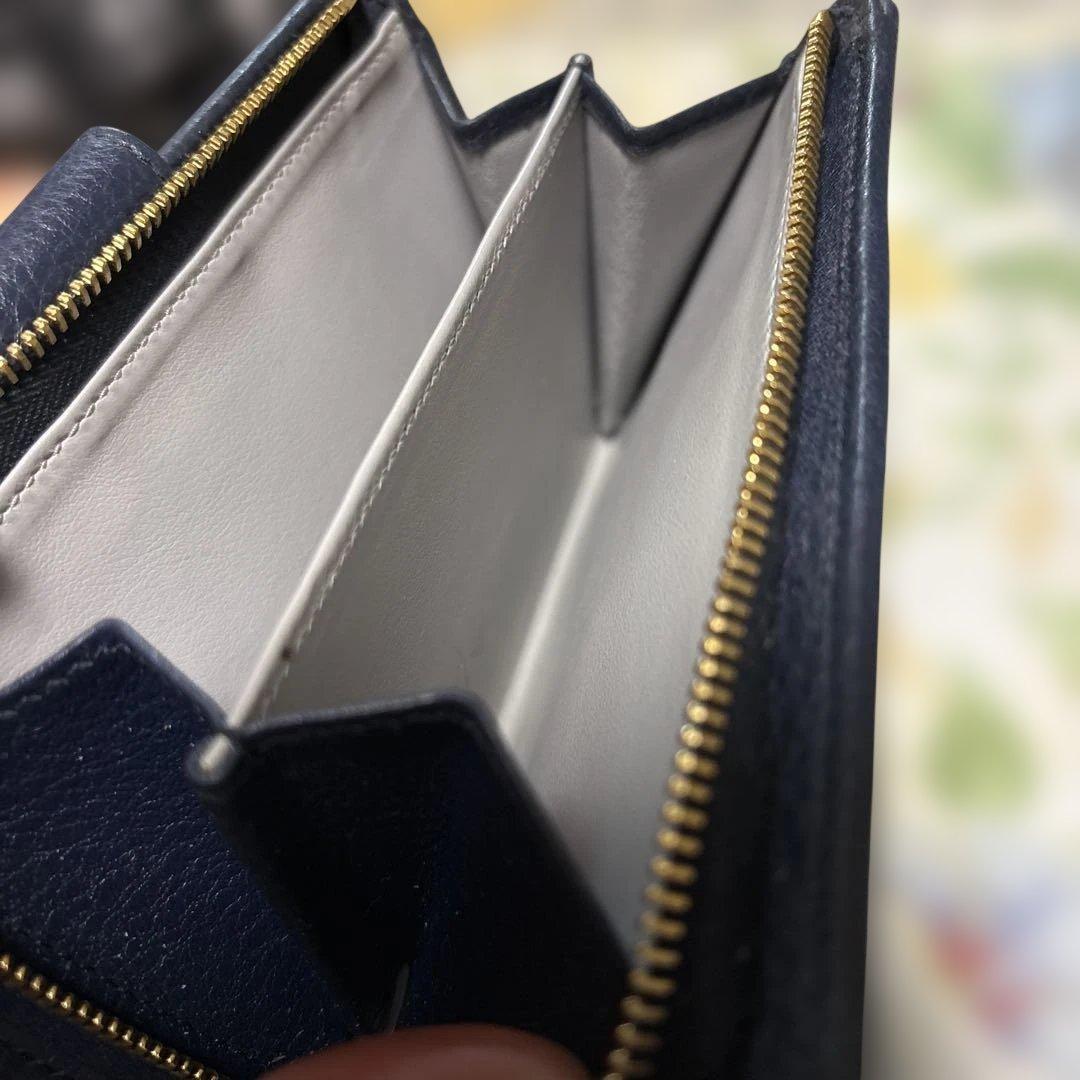 プラダ　２つ折り財布