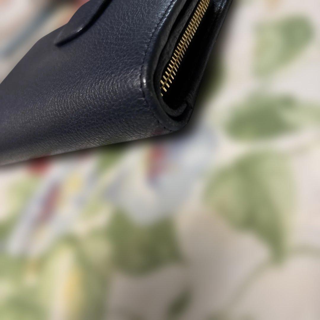 プラダ　２つ折り財布