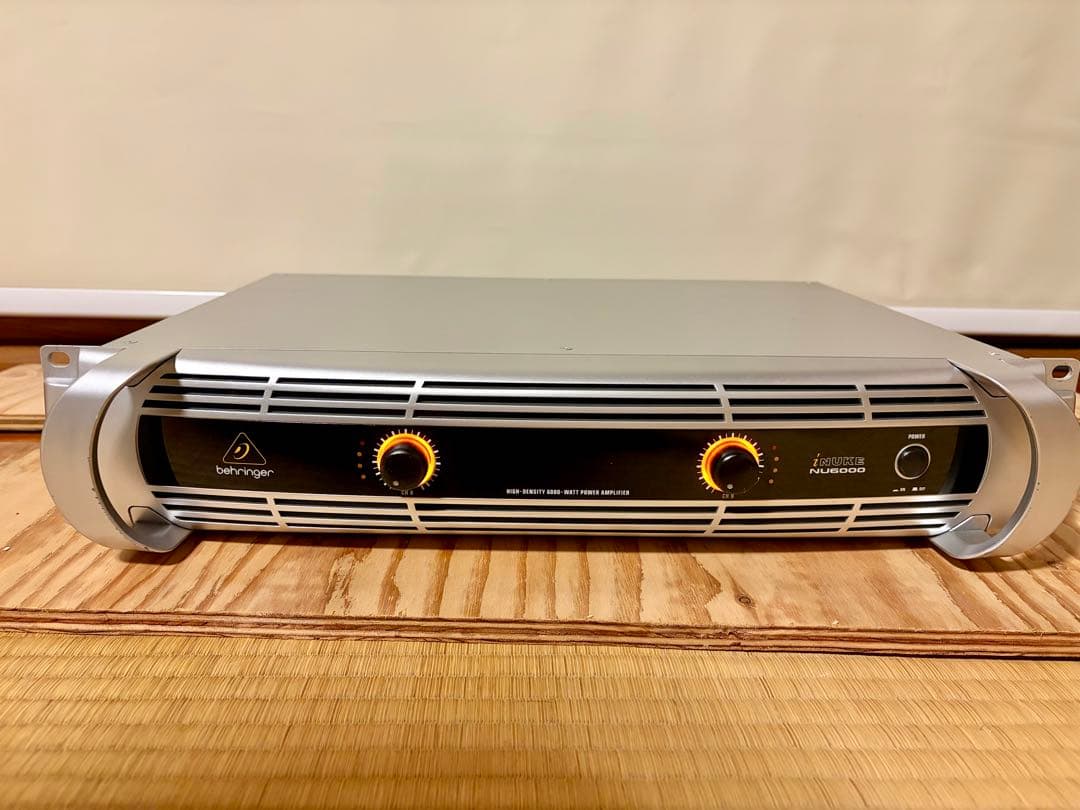 送料込み　Behringer NU6000 パワーアンプ6000W 動作品