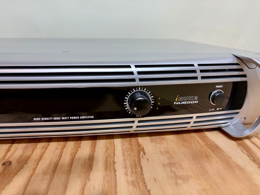 送料込み　Behringer NU6000 パワーアンプ6000W 動作品