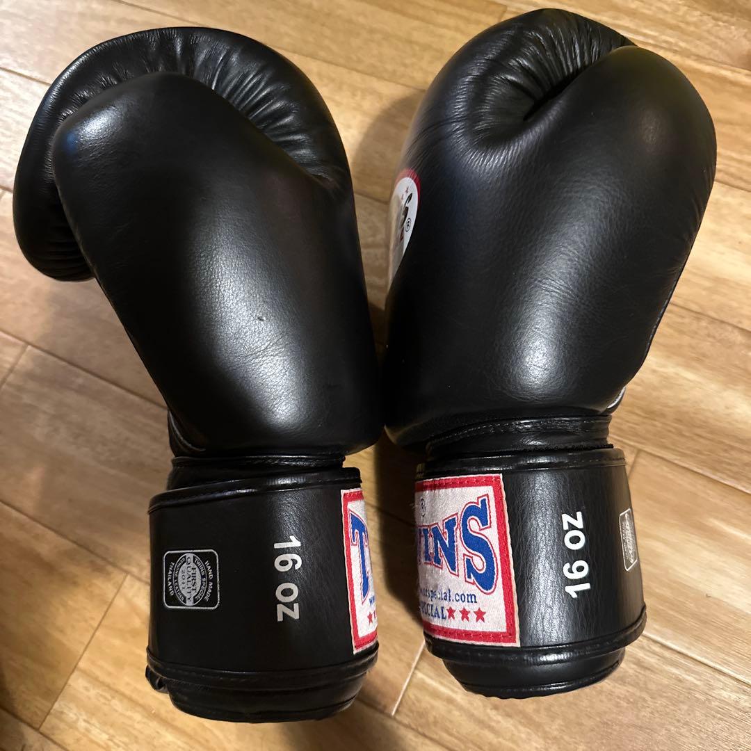 レザー製の16 oz TWINSボクシンググローブ