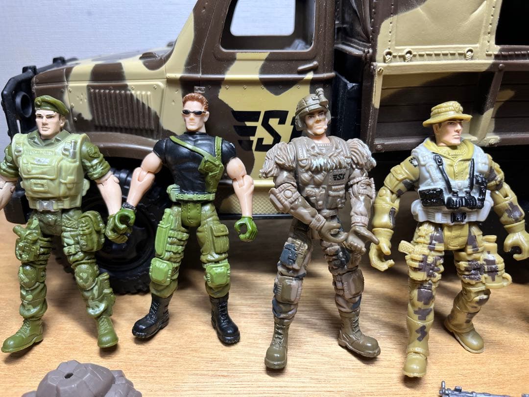 トゥルーヒーローズ 兵員輸送車 軍隊おもちゃ　ミリタリーフィギュア