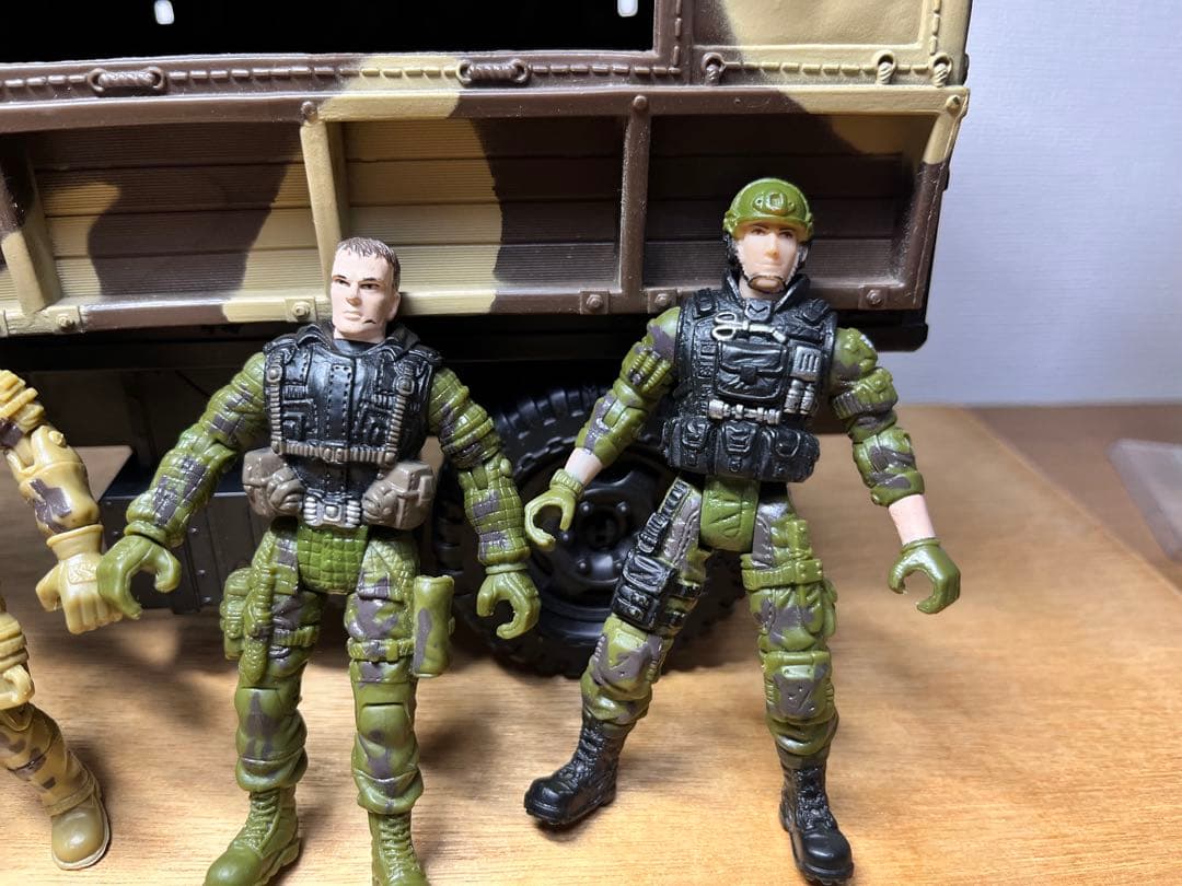 トゥルーヒーローズ 兵員輸送車 軍隊おもちゃ　ミリタリーフィギュア