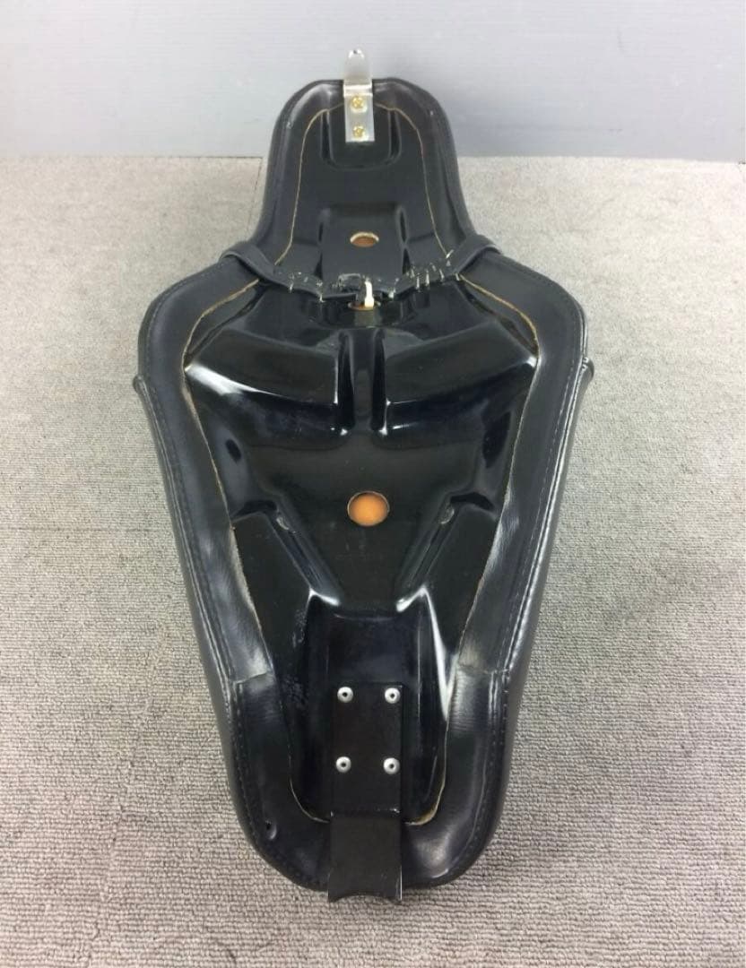 送料込み　美品　デイトナ スポーツスター シート ハーレー　883 1200