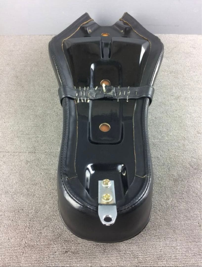 送料込み　美品　デイトナ スポーツスター シート ハーレー　883 1200
