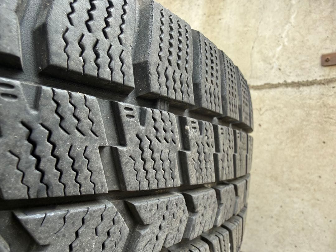 スタッドレスタイヤ 15インチ 195/65R15