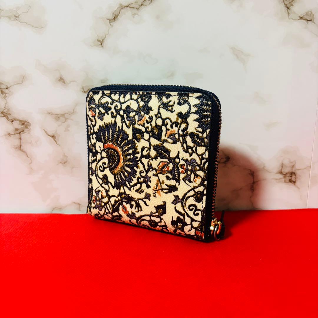 0034 TORY BURCH 総柄 ラウンドファスナー TTロゴ 折り財布